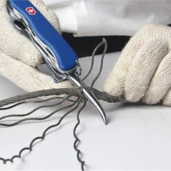 Victorinox Skipper Pro Lockblade Swiss Army Knife -Victorinox Sales sa85032mw marlin spike in use x1000 abe84430 62db 4c53 8c87 9949ac33b4d5